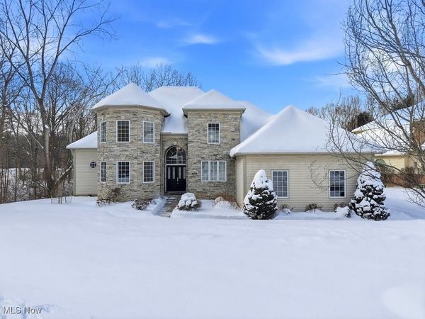 7982 Achill Court, Sagamore Hills, OH 44067