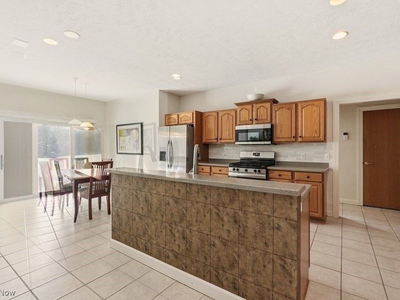 7982 Achill Court, Sagamore Hills, OH 44067 Photo 12