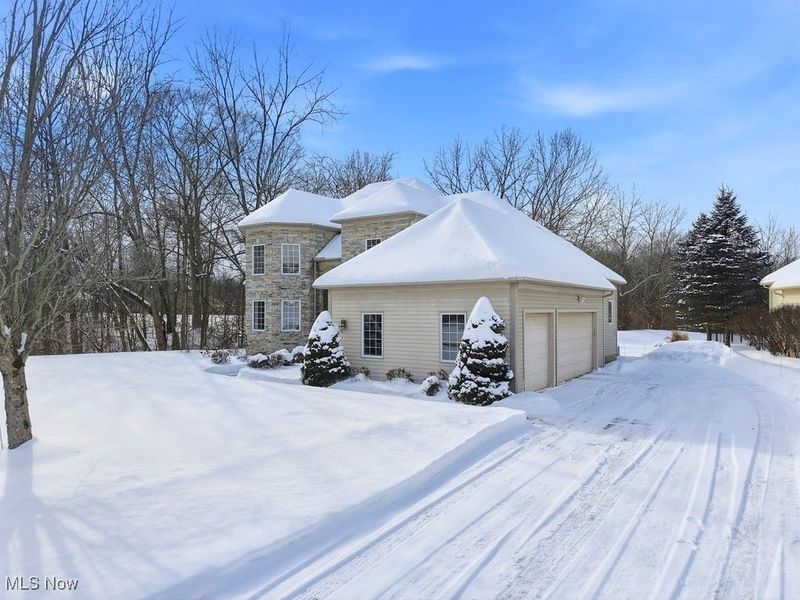 7982 Achill Court, Sagamore Hills, OH 44067 Photo 2