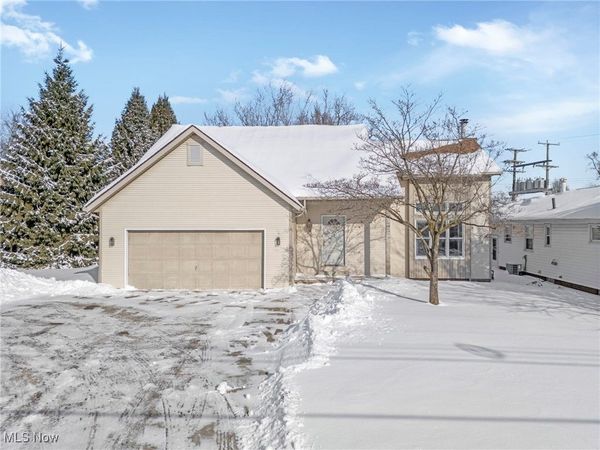 5913 Fulton Drive NW, Canton, OH 44718