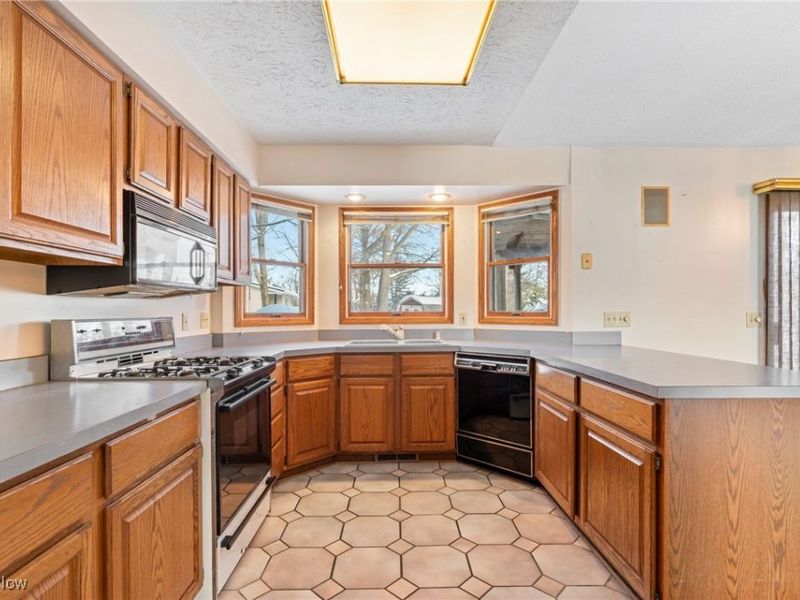 5913 Fulton Drive NW, Canton, OH 44718 Photo 6