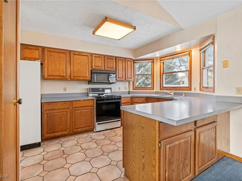 5913 Fulton Drive NW, Canton, OH 44718 Photo 8