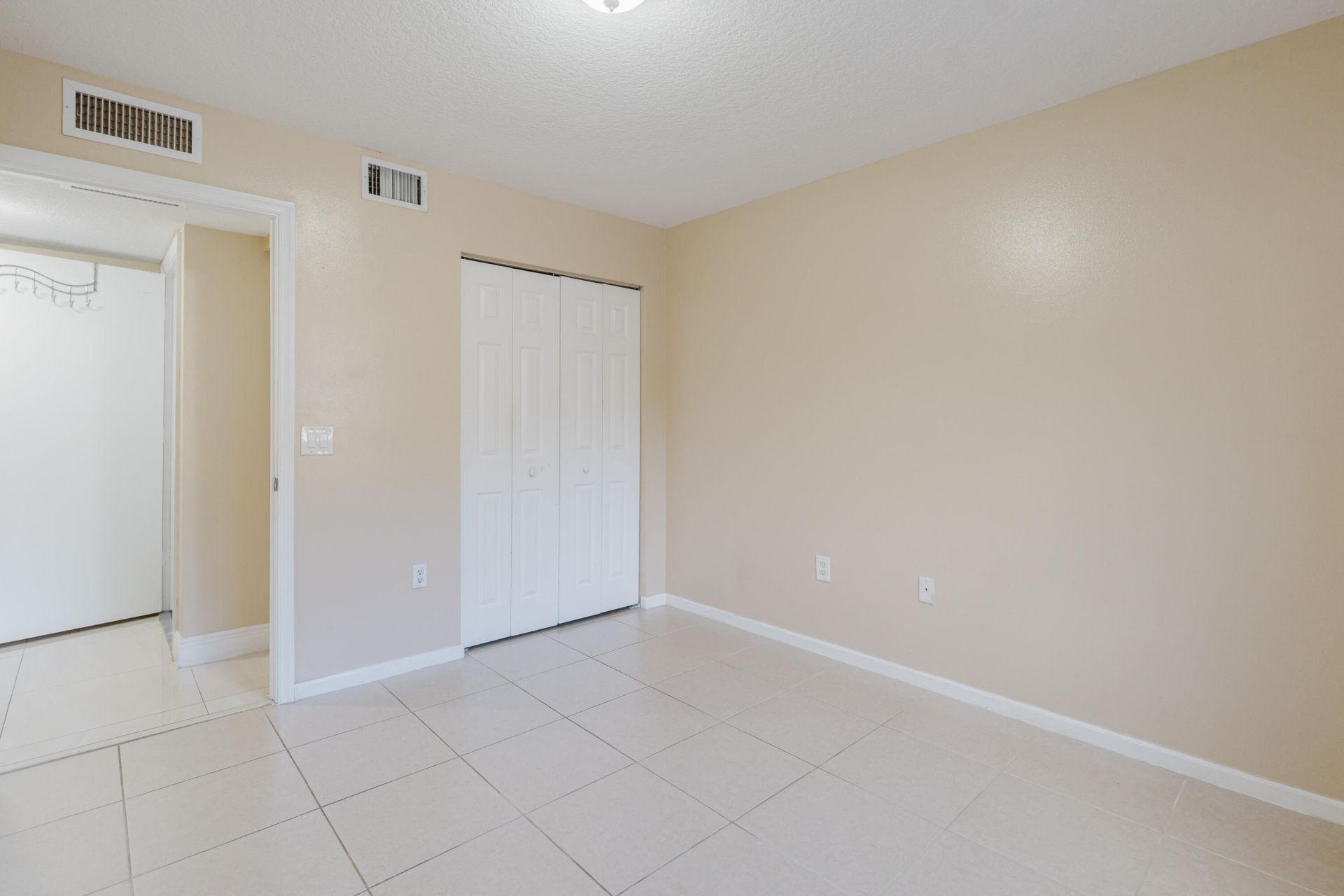 3760 N Jog Road, Unit 101, West Palm Beach, FL 33411 Photo