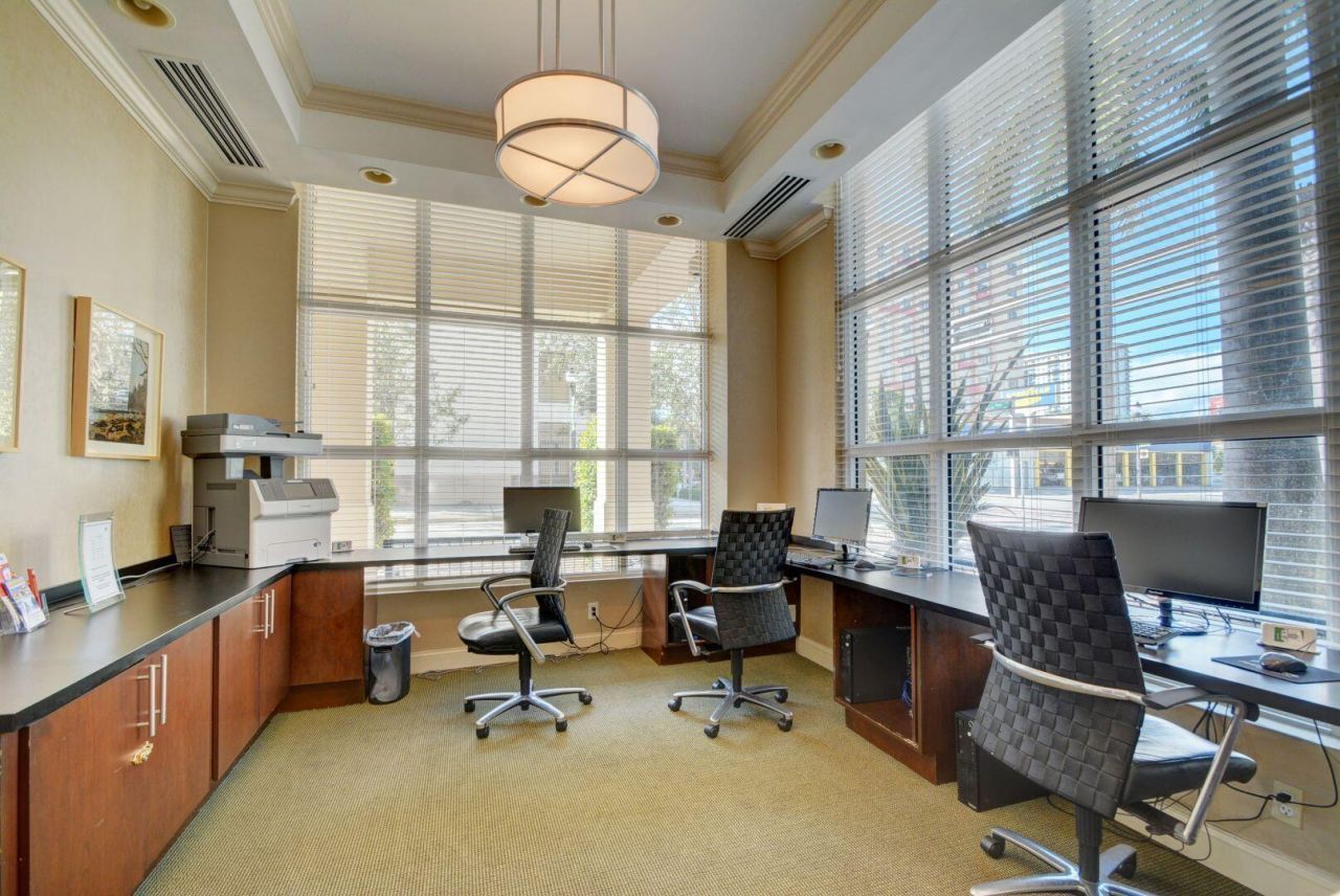 600 S Dixie Highway, Unit 522, West Palm Beach, FL 33401 Photo