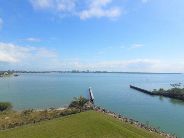 4 Harbour Isle Drive E, Unit Ph-4, Fort Pierce, FL 34949