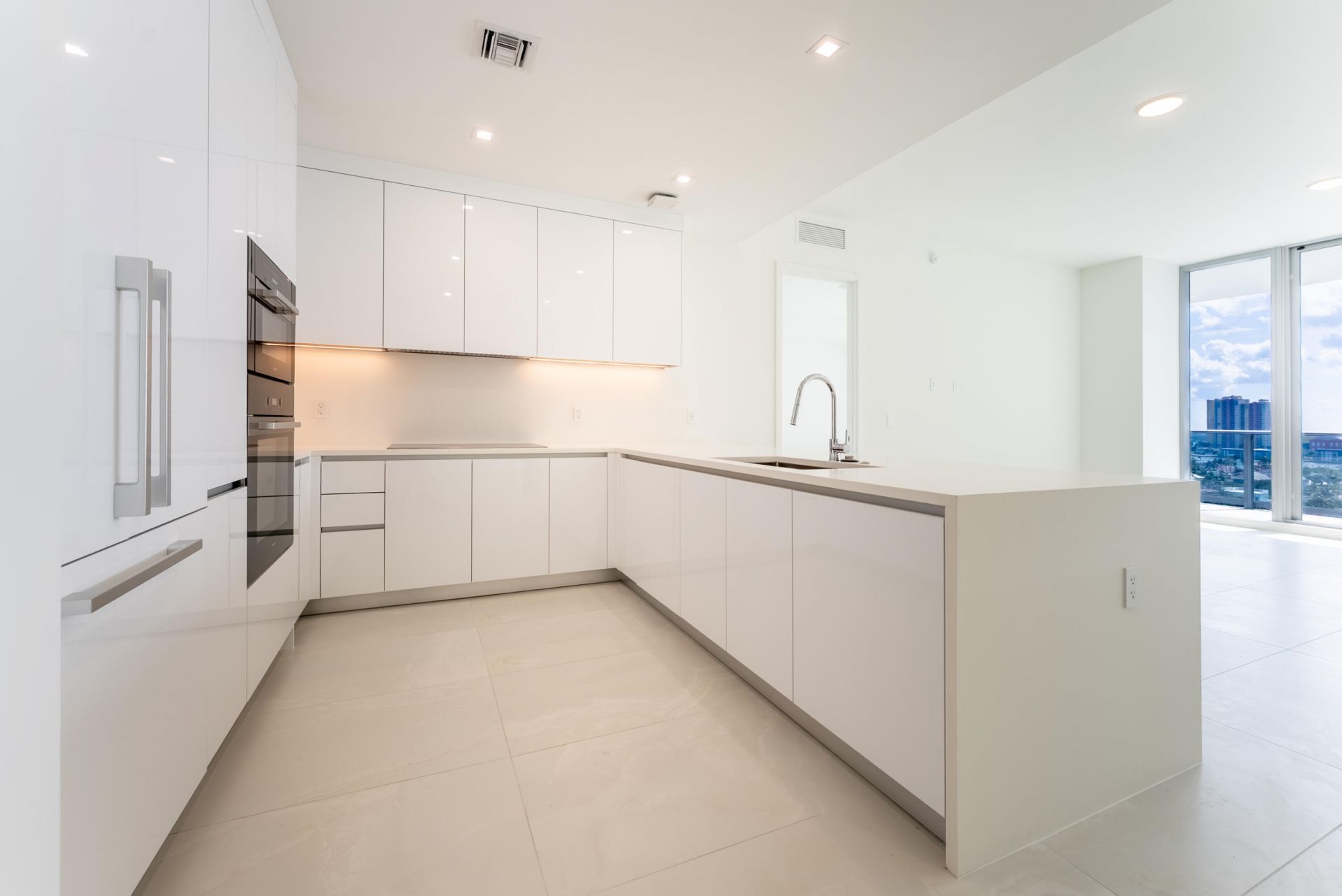 220 Lake Shore Drive, Unit 1011, Lake Park, FL 33403 Photo