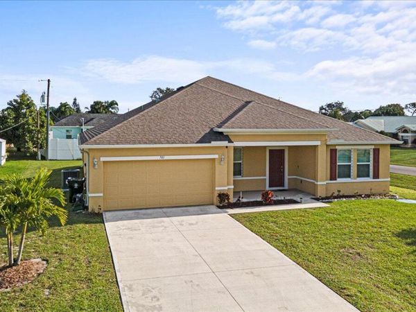 701 NE Perch Lane, Port St. Lucie, FL 34983