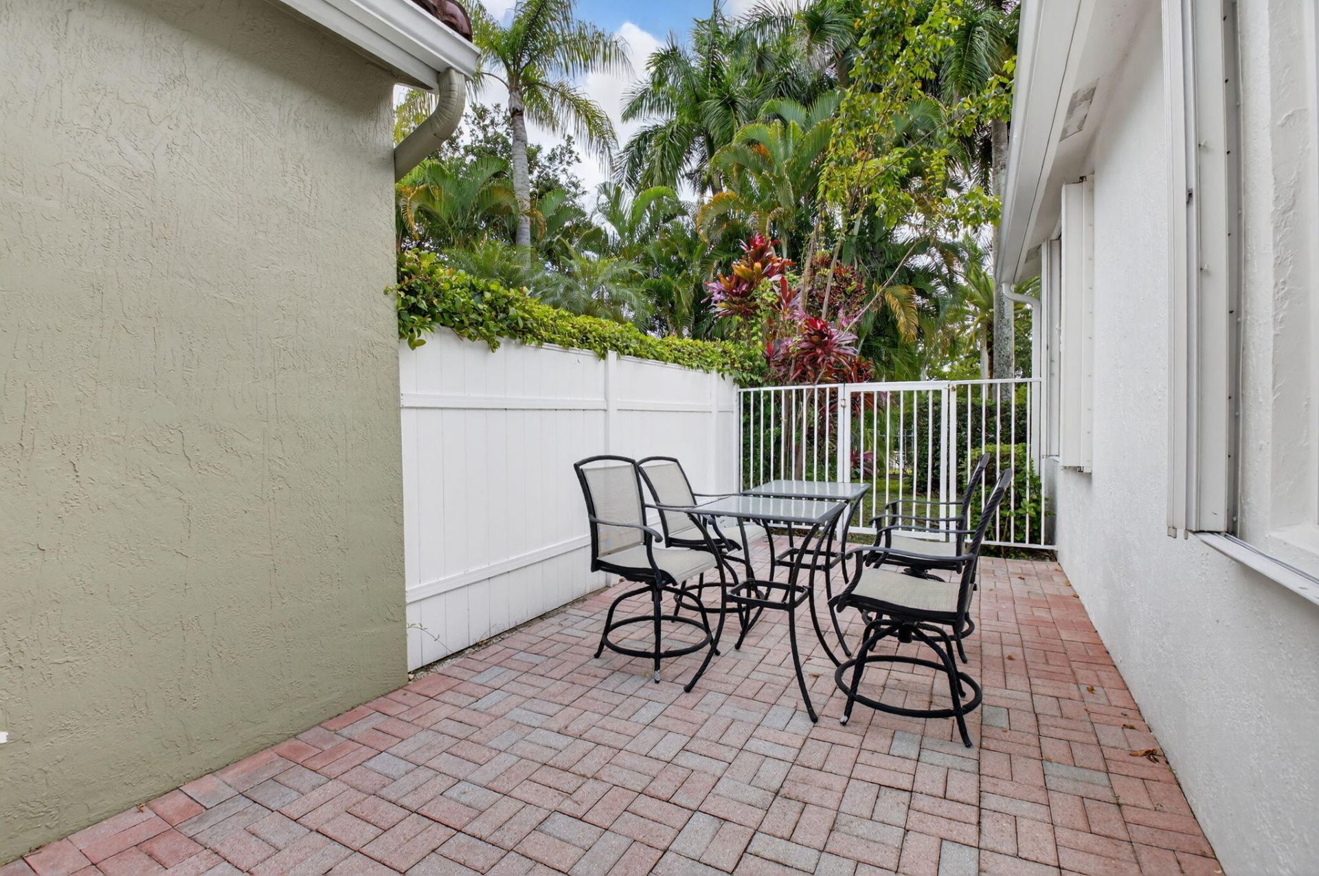 6032 Rossmoor Lakes Court, Boynton Beach, FL 33437 Photo