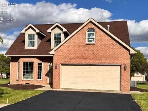1302 1302 Wedgewood Dr., Fostoria, OH 44830