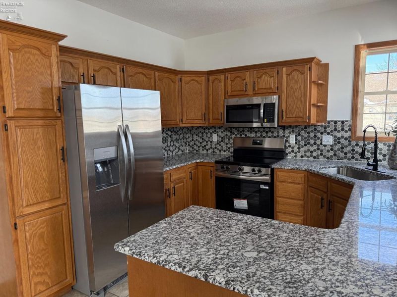 1302 1302 Wedgewood Dr., Fostoria, OH 44830 Photo 5