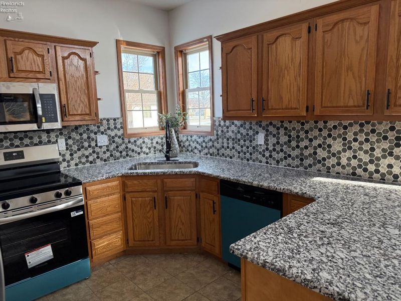 1302 1302 Wedgewood Dr., Fostoria, OH 44830 Photo 7