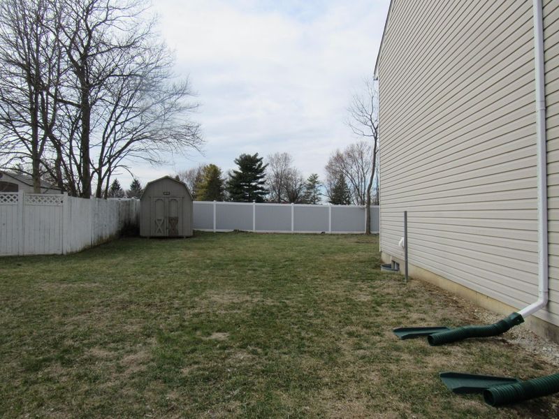 320 Sagebrush Drive, Englewood, OH 45322 Photo 2