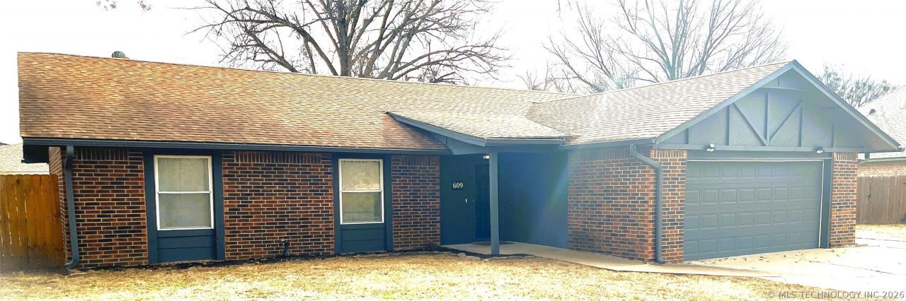 609 Willow Court, Pryor, OK 74361 Main Photo