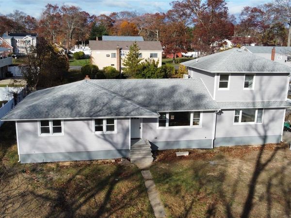 751 Centerwood Street , West Babylon, NY 11704