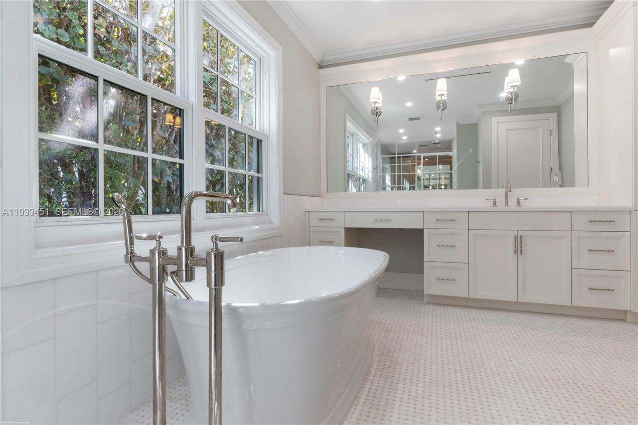 43 N Beach Rd, Jupiter Island, FL 33455 Photo