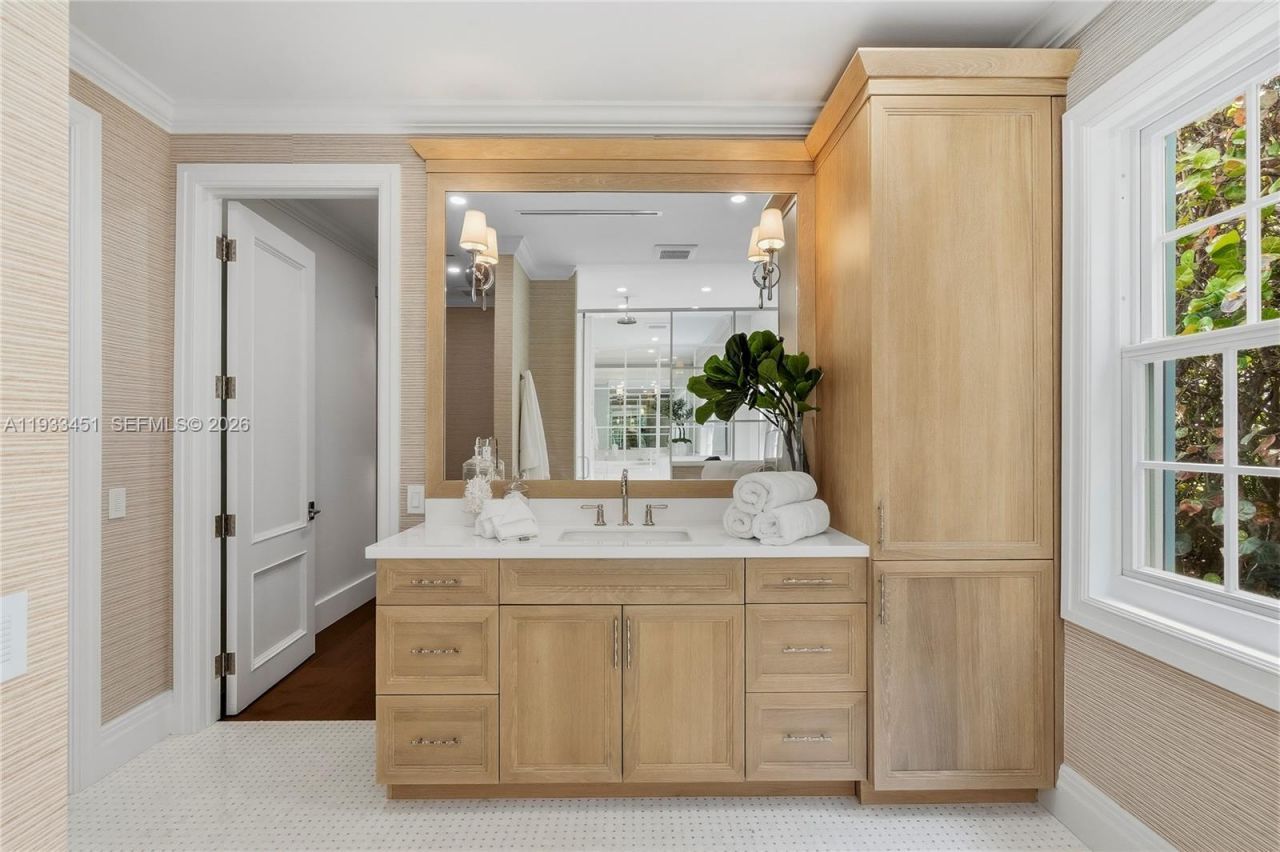 43 N Beach Rd, Jupiter Island, FL 33455 Photo