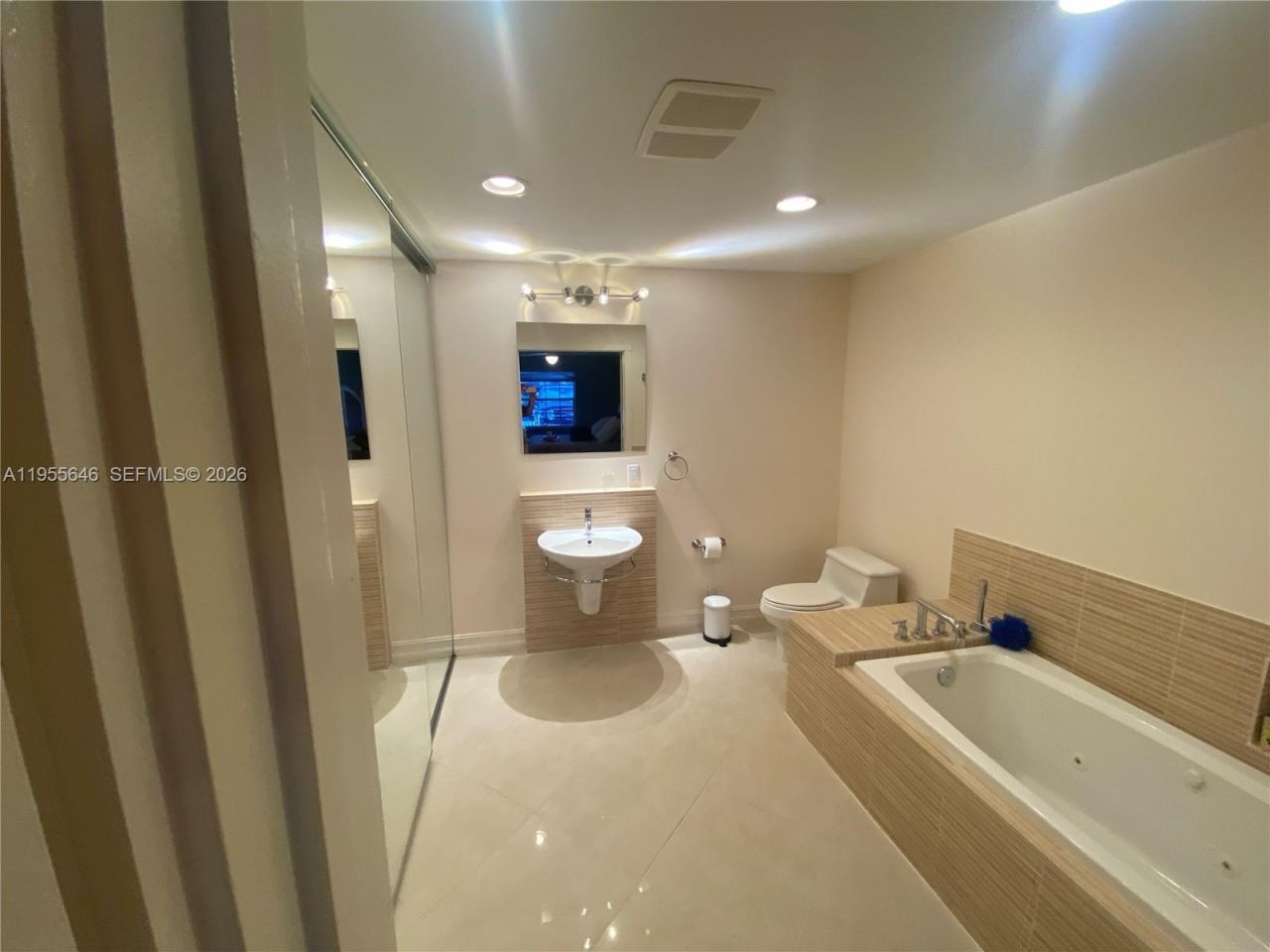 6471 Bay Club Dr , Unit 2, Fort Lauderdale, FL 33308 Photo