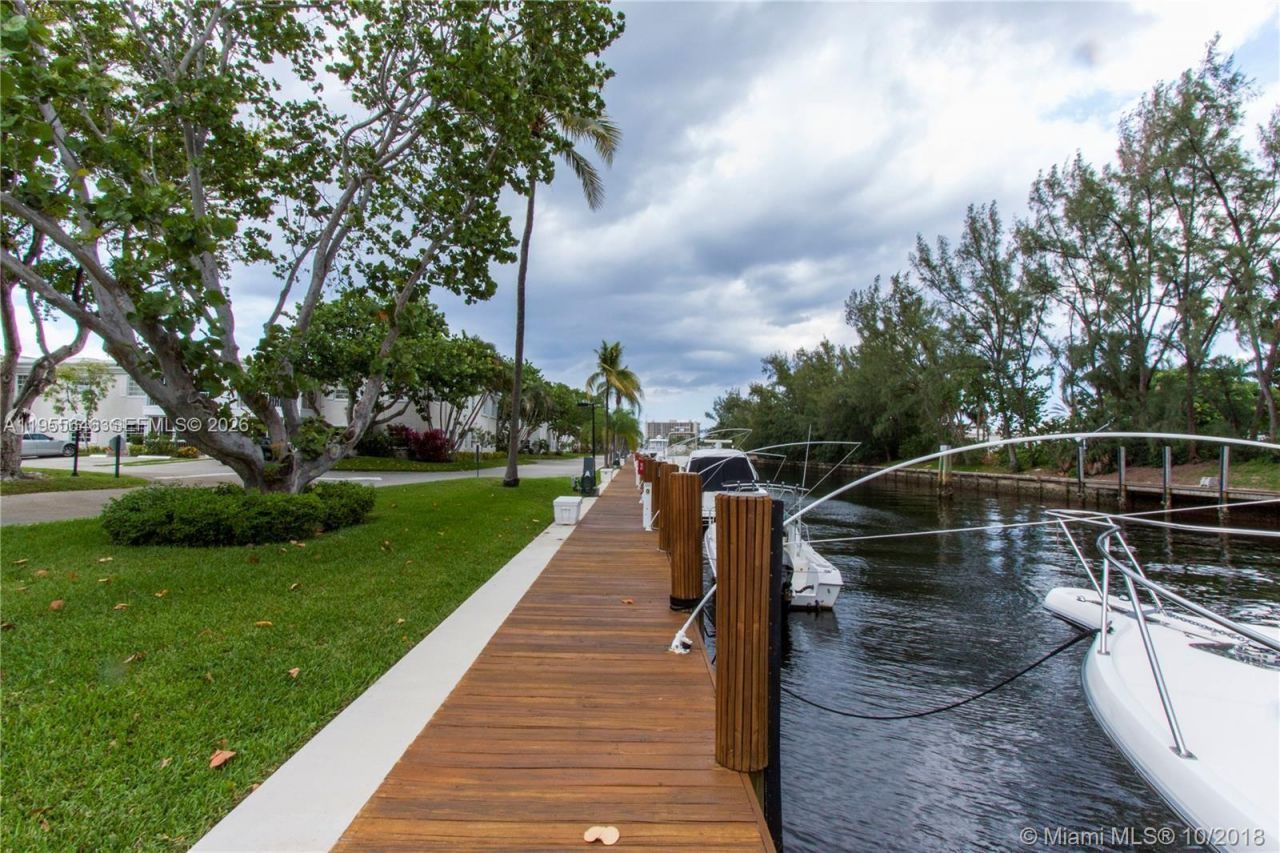 6471 Bay Club Dr , Unit 2, Fort Lauderdale, FL 33308 Photo