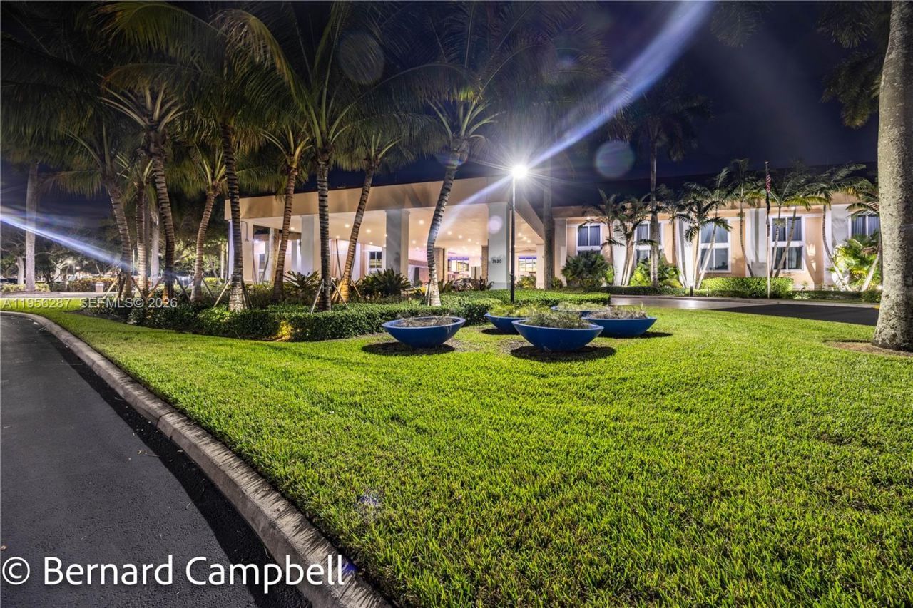 7264 S Devon Dr, Unit 112, Tamarac, FL 33321 Photo