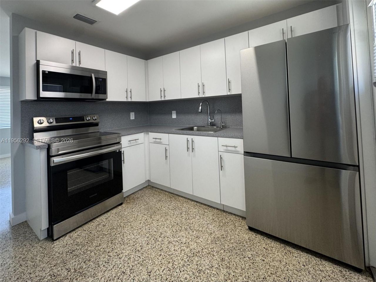 575 E 22nd St, Unit 3, Hialeah, FL 33013 Photo