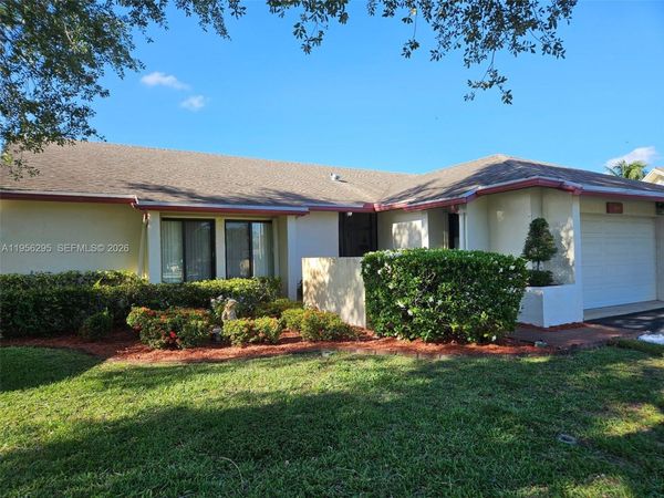 10301 Greenbriar Ct, Boca Raton, FL 33498