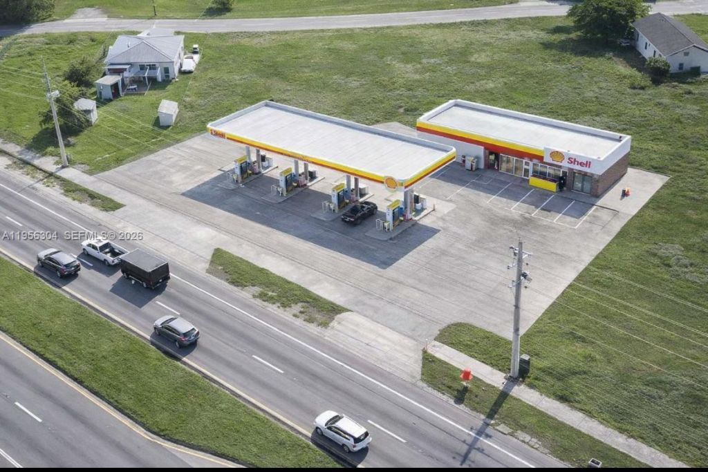 21855 S Dixie Hwy, Miami, FL 33170 Photo