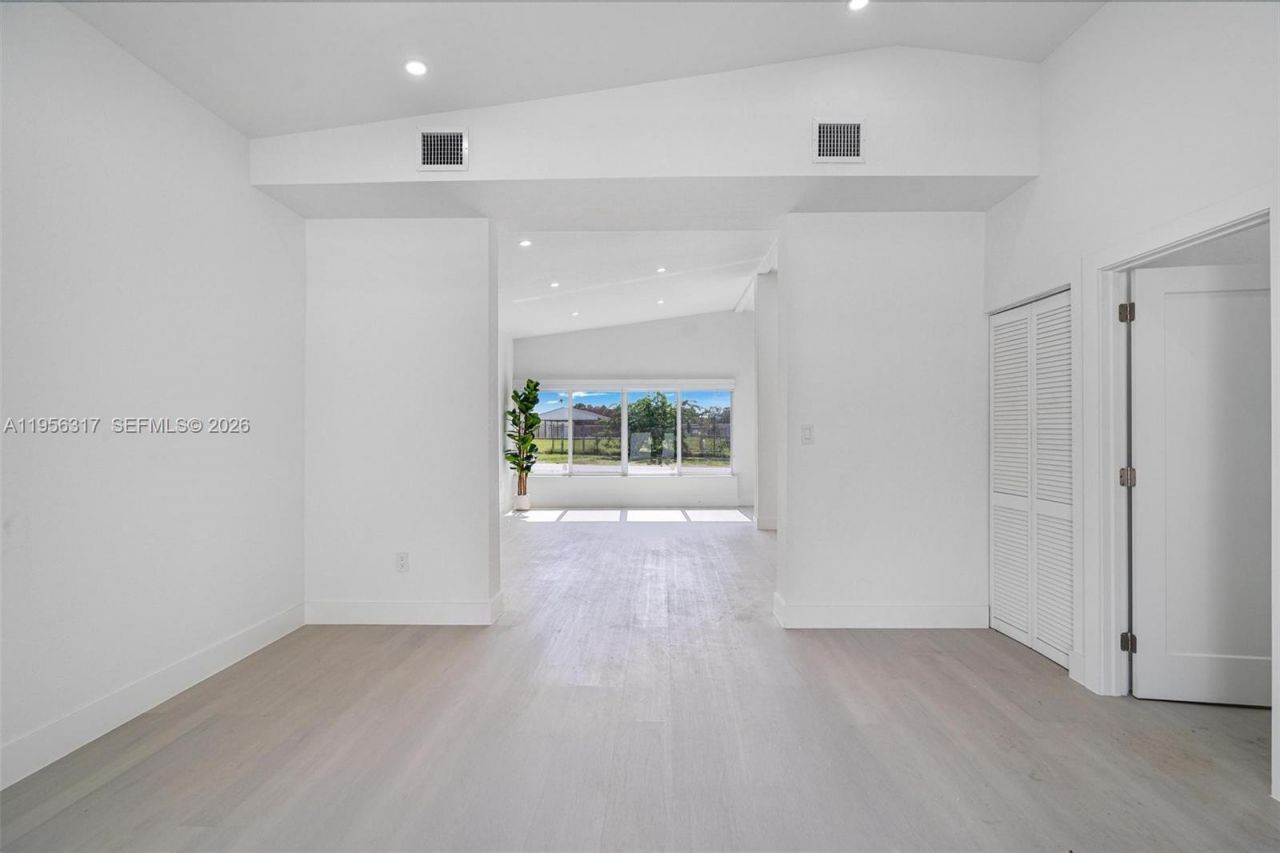 2115 NW 129th St, Miami, FL 33167 Photo