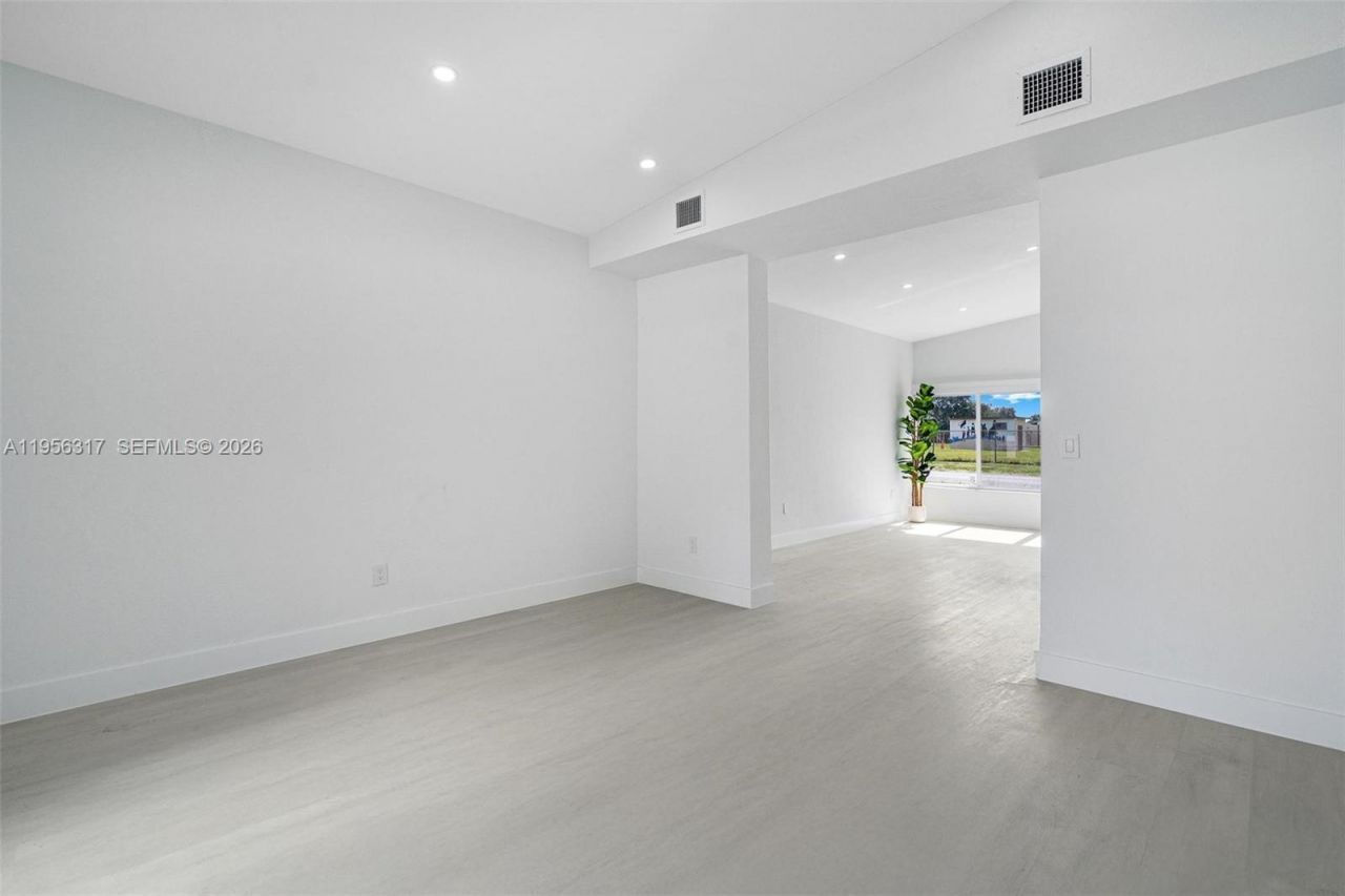 2115 NW 129th St, Miami, FL 33167 Photo