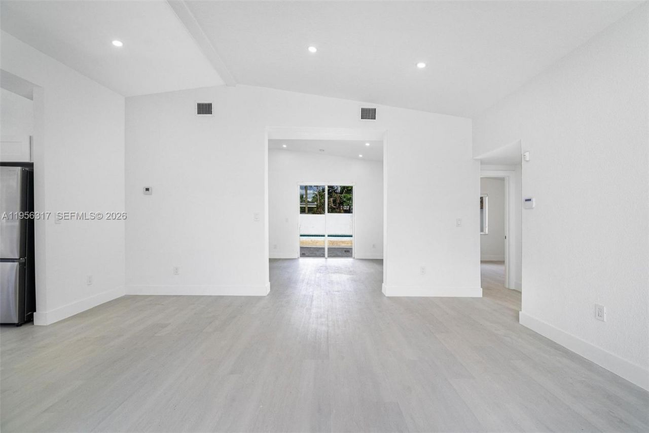 2115 NW 129th St, Miami, FL 33167 Photo