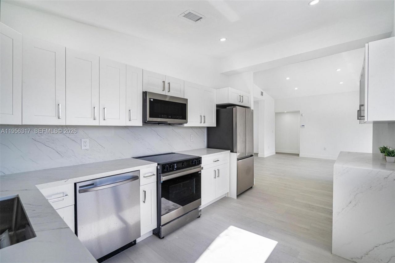 2115 NW 129th St, Miami, FL 33167 Photo