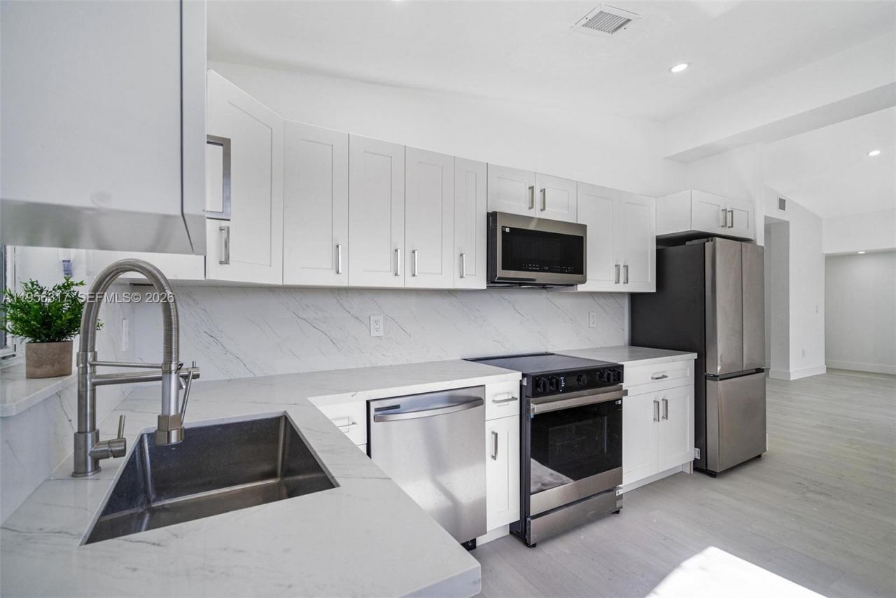 2115 NW 129th St, Miami, FL 33167 Photo