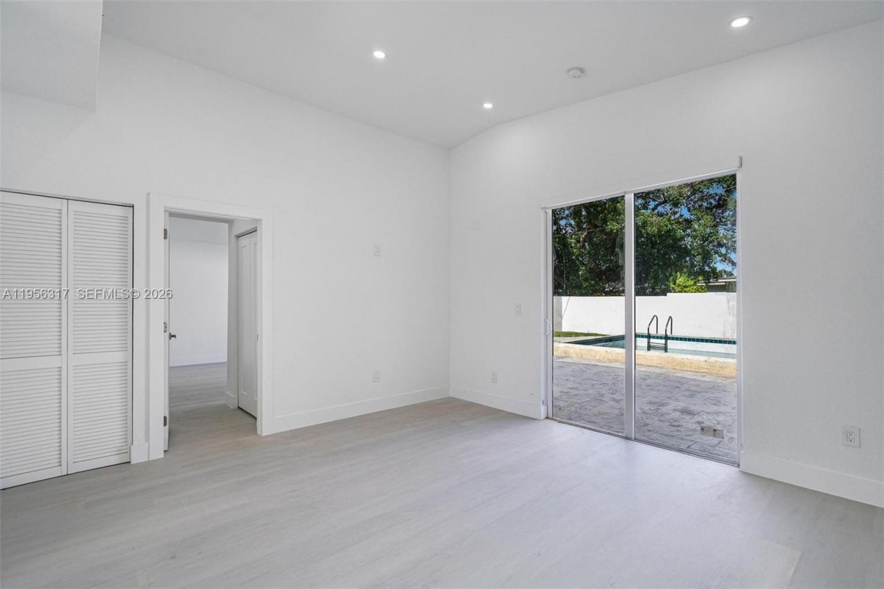 2115 NW 129th St, Miami, FL 33167 Photo