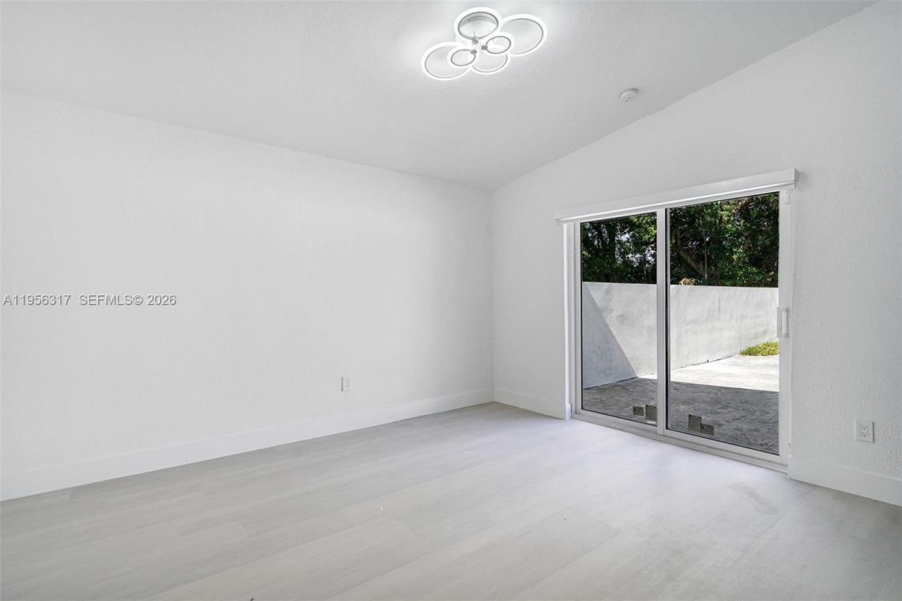 2115 NW 129th St, Miami, FL 33167 Photo