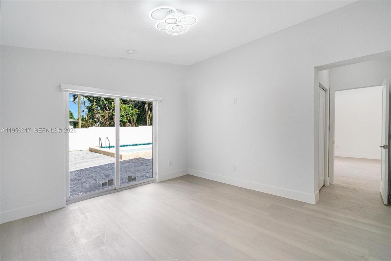 2115 NW 129th St, Miami, FL 33167 Photo