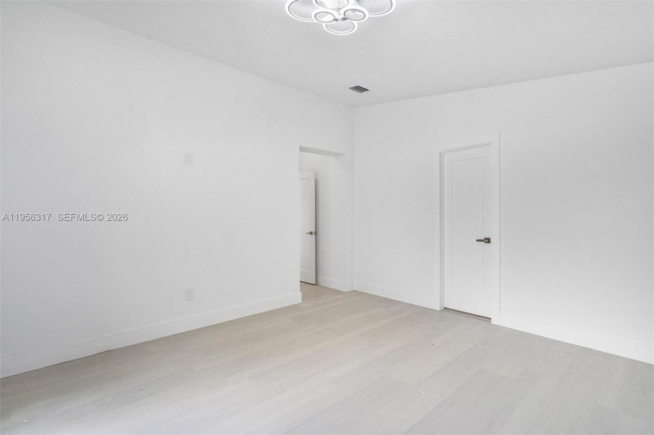 2115 NW 129th St, Miami, FL 33167 Photo