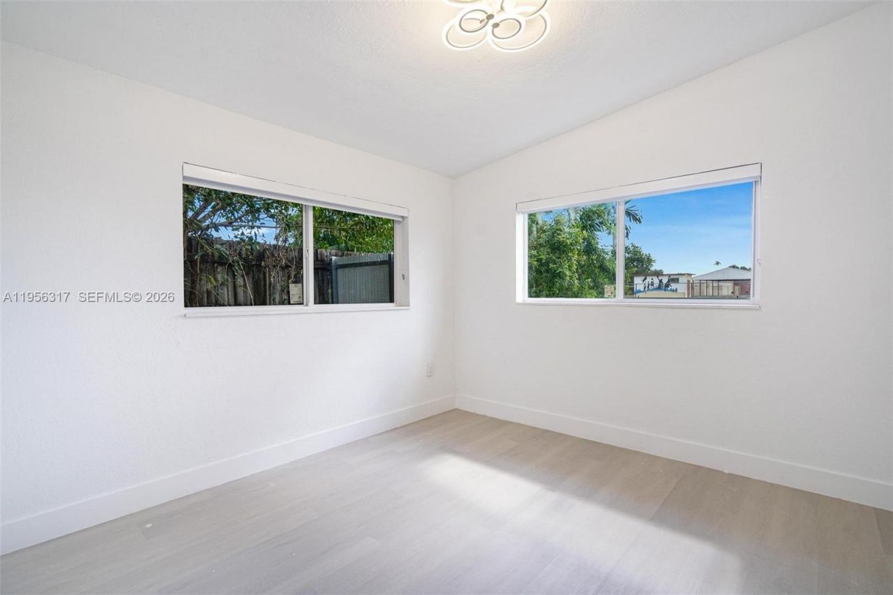 2115 NW 129th St, Miami, FL 33167 Photo