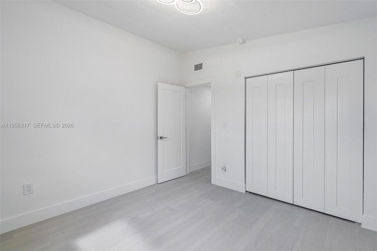 2115 NW 129th St, Miami, FL 33167 Photo