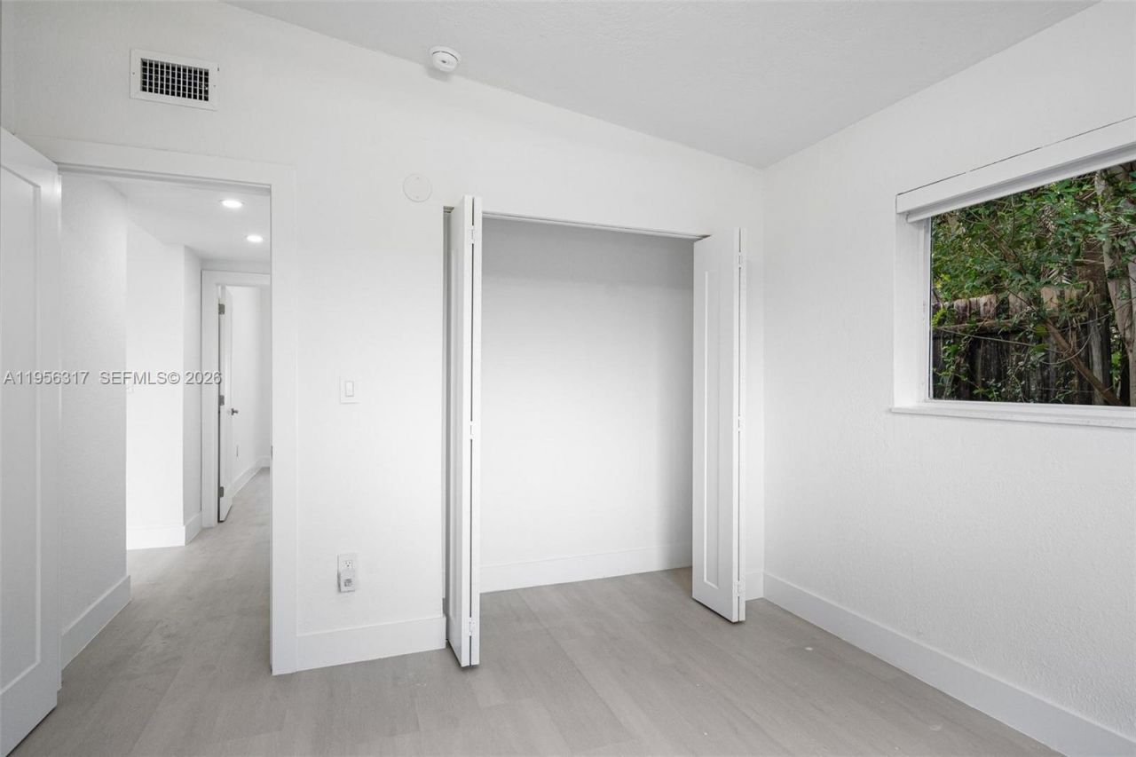 2115 NW 129th St, Miami, FL 33167 Photo