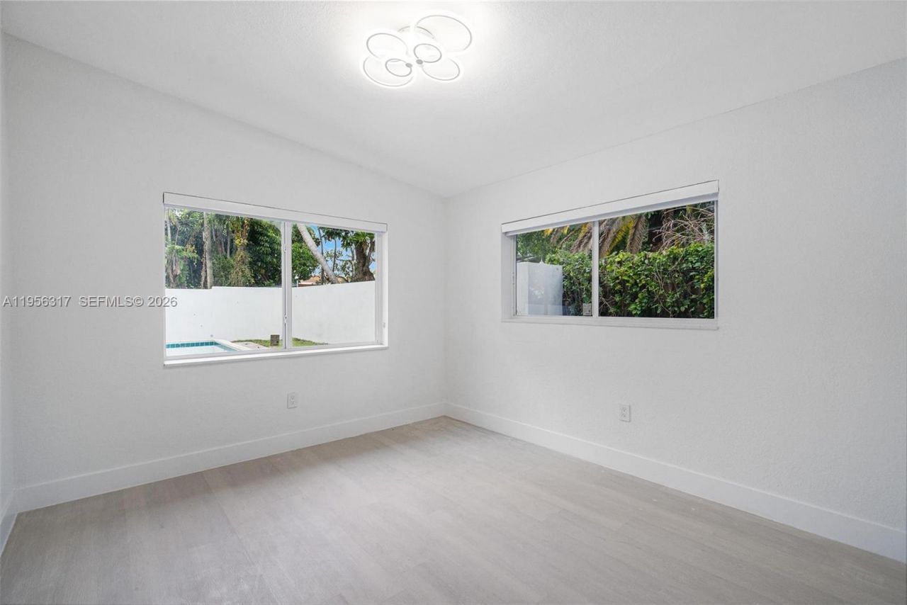 2115 NW 129th St, Miami, FL 33167 Photo