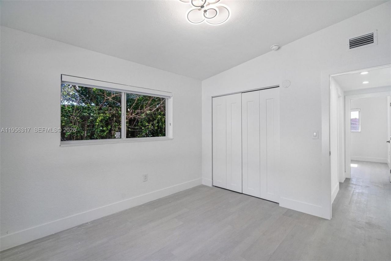 2115 NW 129th St, Miami, FL 33167 Photo