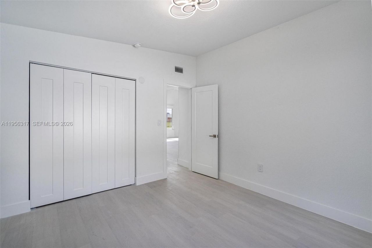 2115 NW 129th St, Miami, FL 33167 Photo