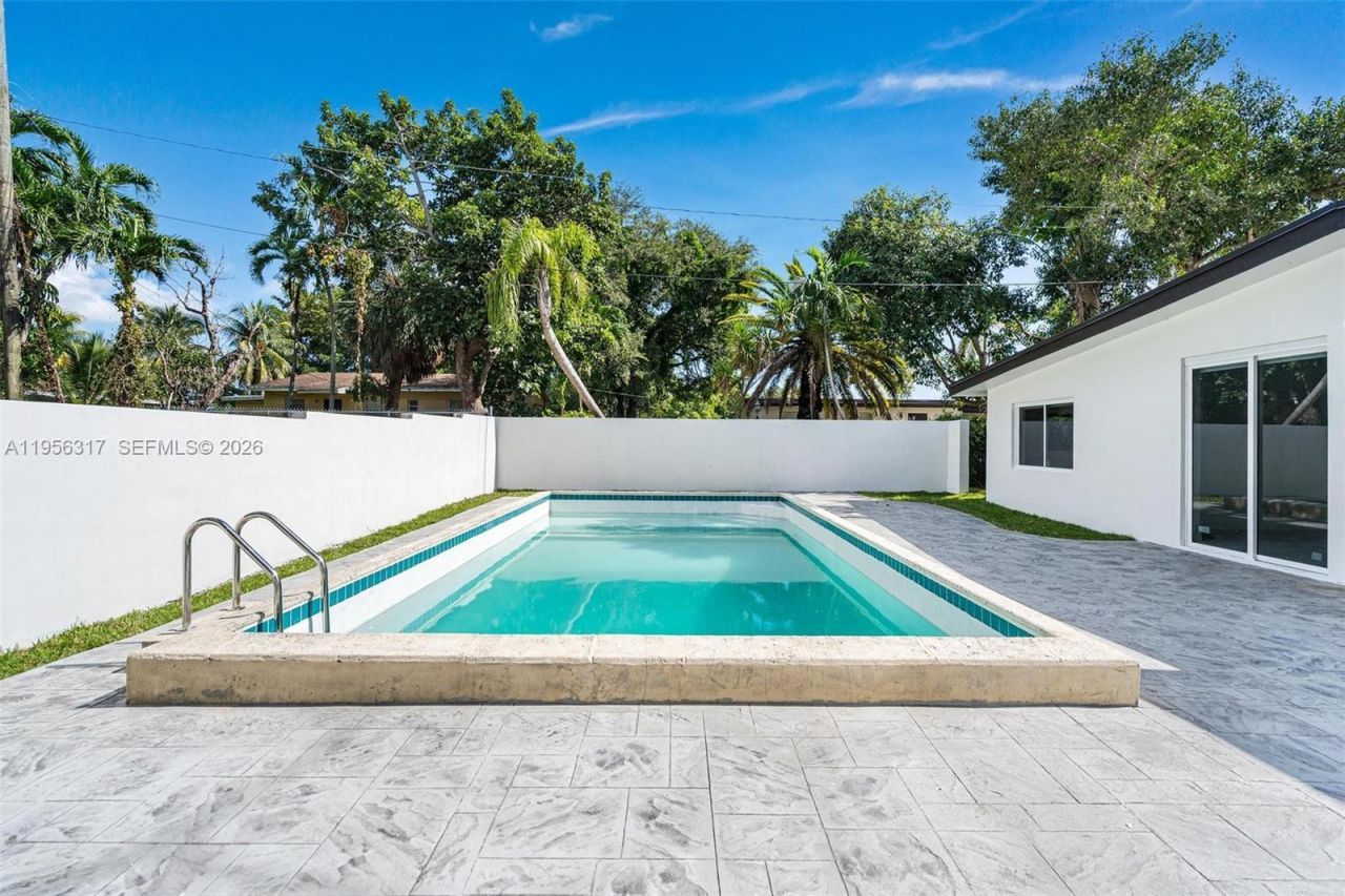 2115 NW 129th St, Miami, FL 33167 Photo