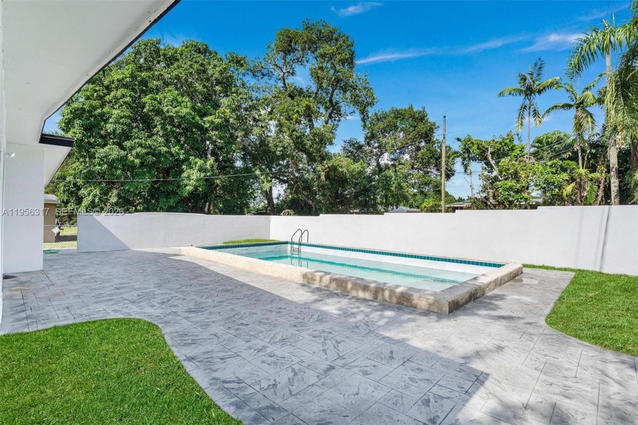 2115 NW 129th St, Miami, FL 33167 Photo