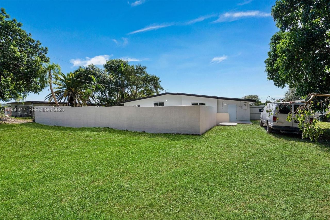 2115 NW 129th St, Miami, FL 33167 Photo