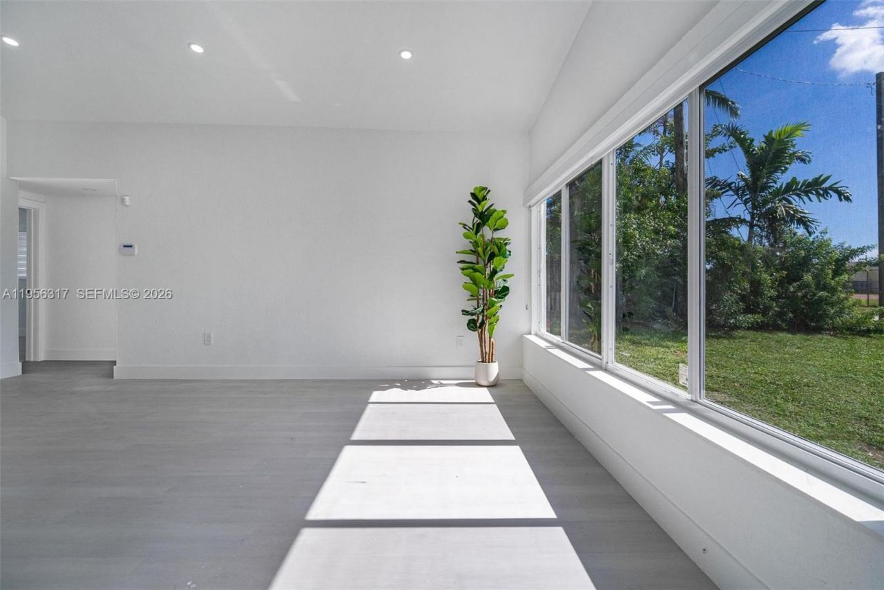 2115 NW 129th St, Miami, FL 33167 Photo