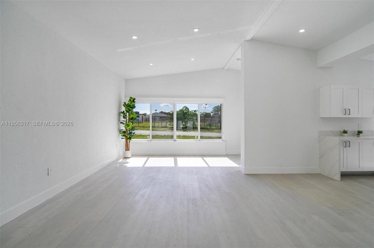 2115 NW 129th St, Miami, FL 33167 Photo