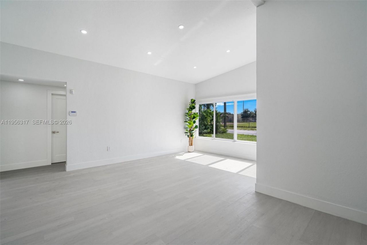 2115 NW 129th St, Miami, FL 33167 Photo