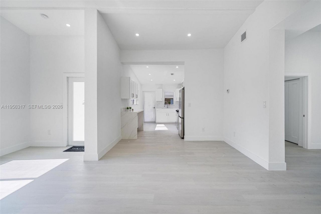 2115 NW 129th St, Miami, FL 33167 Photo