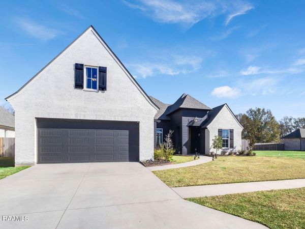 202 Ashgrove Lane, Youngsville, LA 70592