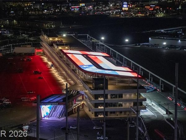 135 E Harmon Avenue, Unit 2720, Las Vegas, NV 89109